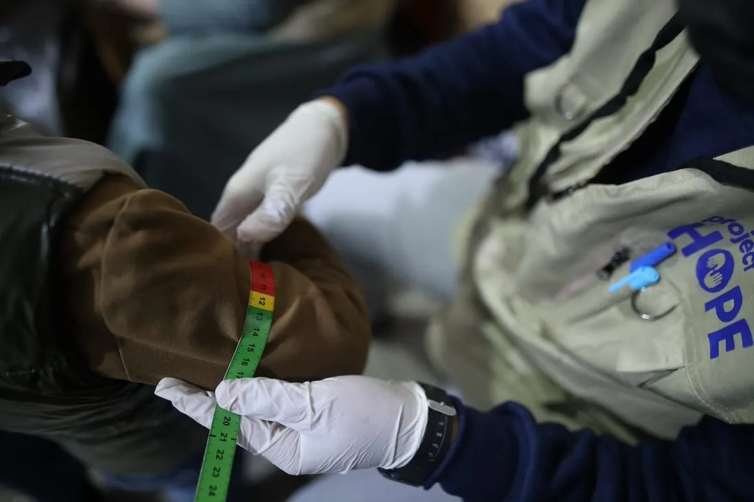 doctor treating patient for malnutrition